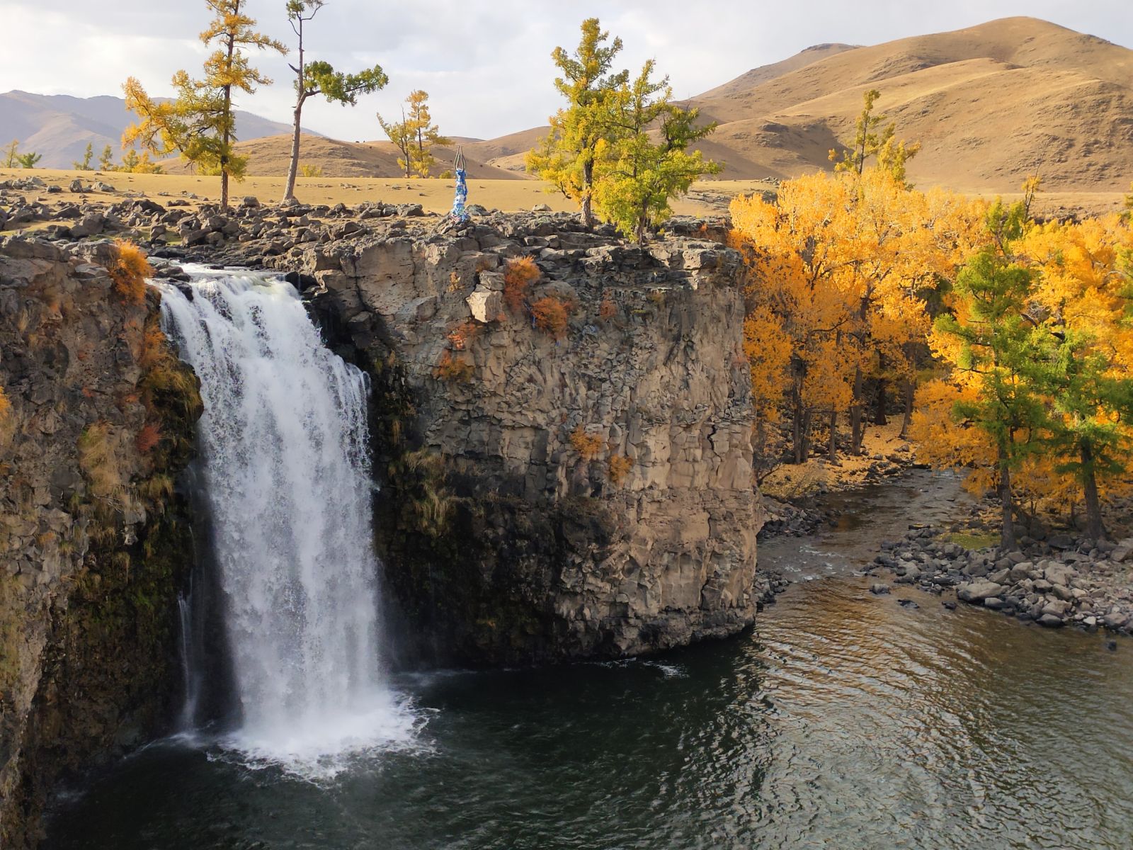 Ulaantsutgalan Orkhon waterfall